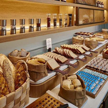 Palacio De Aviles Affiliated By Melia Kültér fotó Bread and pastry at a buffet