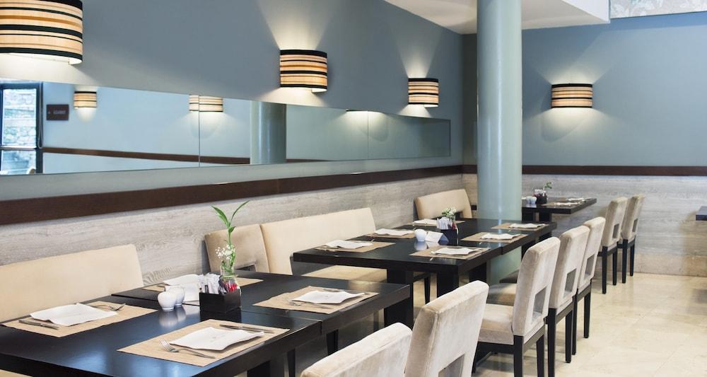 Palacio De Aviles Affiliated By Melia Kültér fotó Restaurant interior
