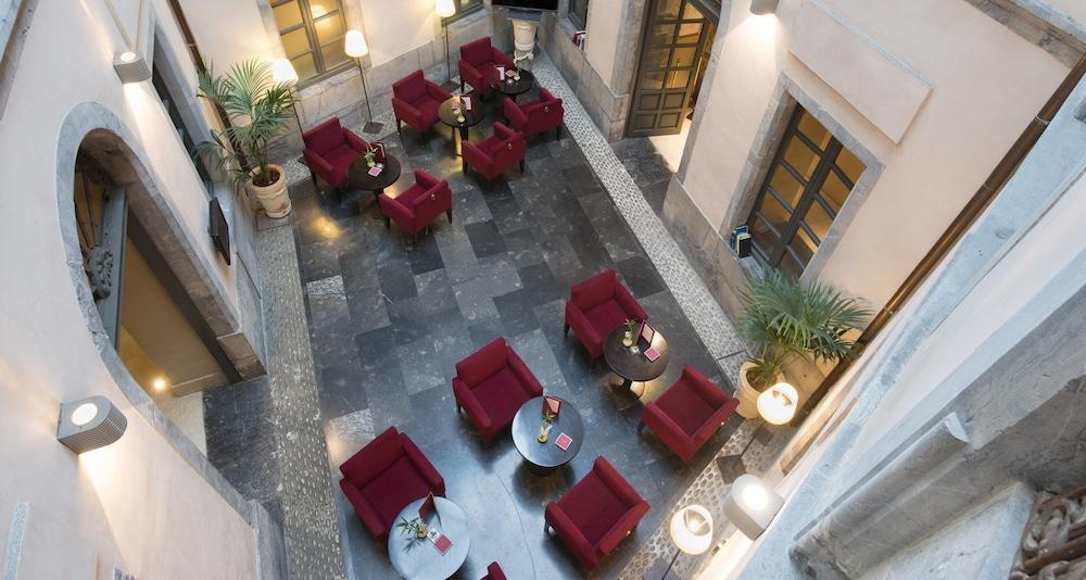 Palacio De Aviles Affiliated By Melia Kültér fotó The lobby of the hotel