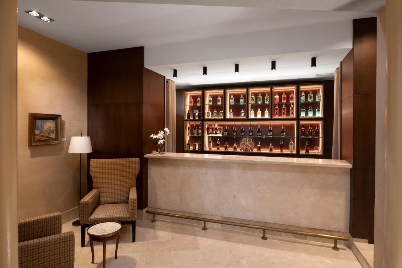 Palacio De Aviles Affiliated By Melia Kültér fotó A bar in a hotel
