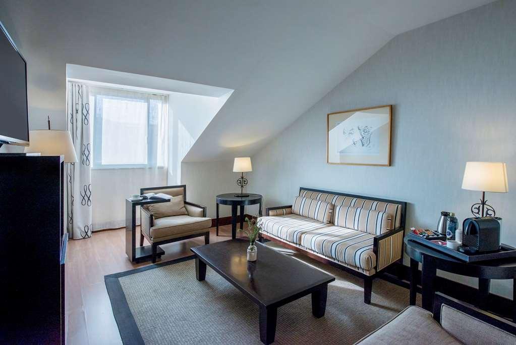 Palacio De Aviles Affiliated By Melia Szoba fotó A suite at the Mandarin Oriental, Munich
