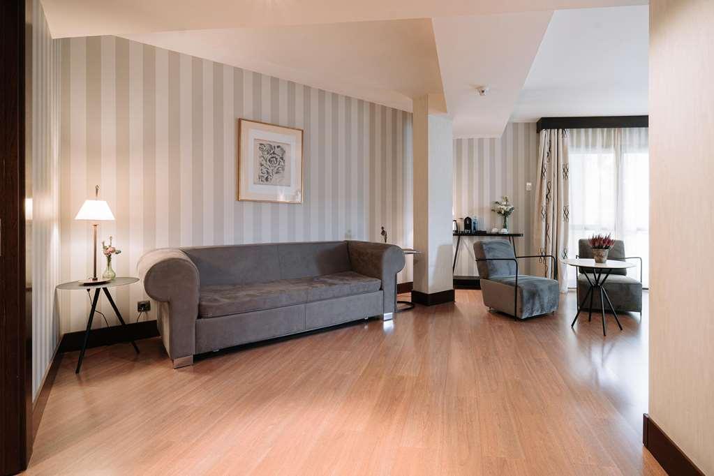 Palacio De Aviles Affiliated By Melia Szoba fotó A room at the hotel