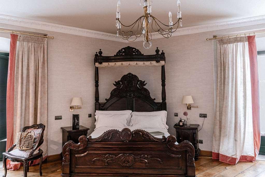 Palacio De Aviles Affiliated By Melia Szoba fotó A bedroom at the hotel