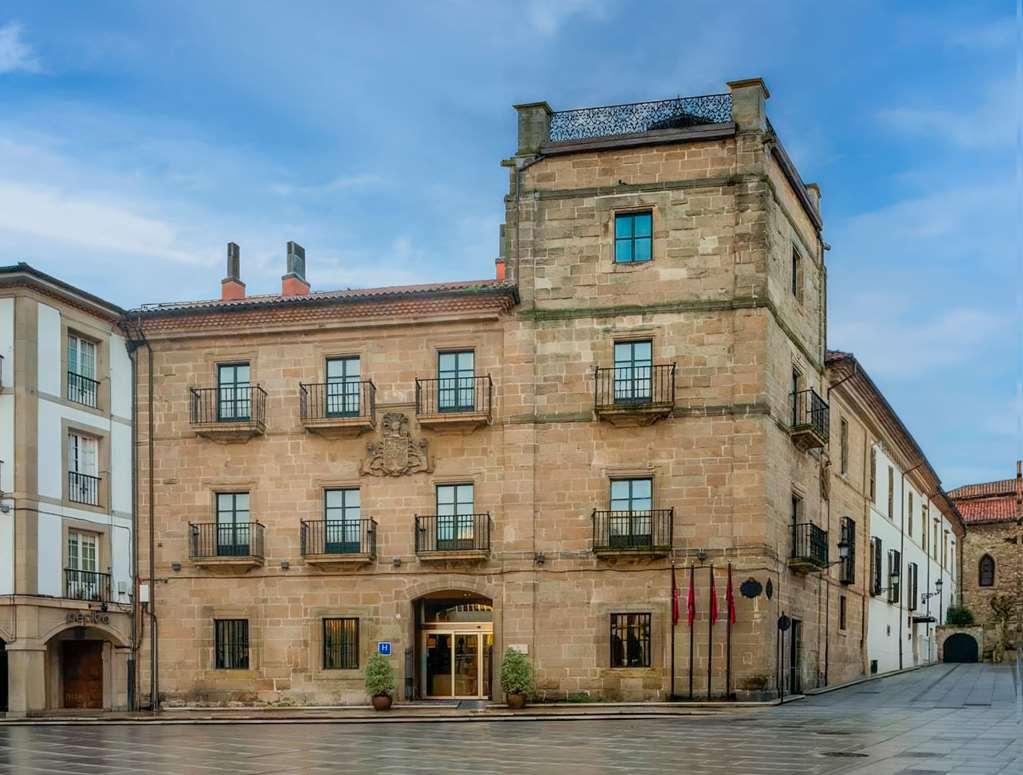 Palacio De Aviles Affiliated By Melia Kültér fotó The Hotel de San Vicente, in which the university was located