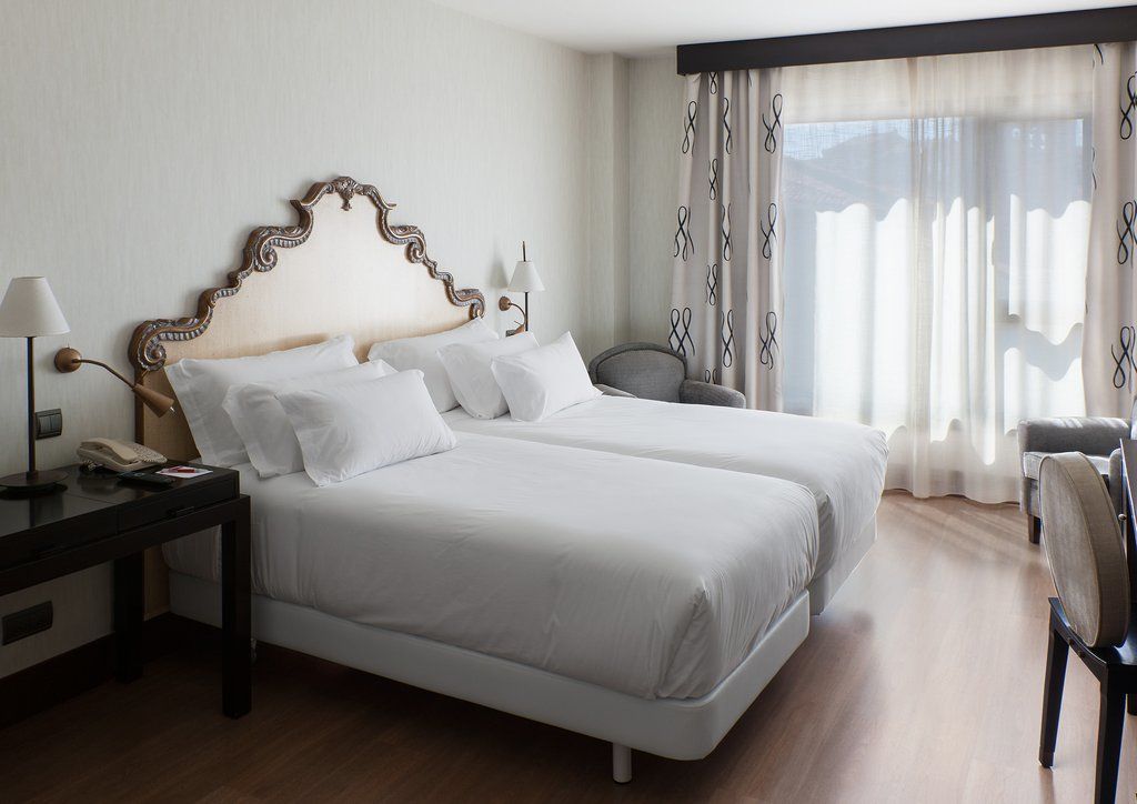 Palacio De Aviles Affiliated By Melia Kültér fotó A room at Hotel Alba